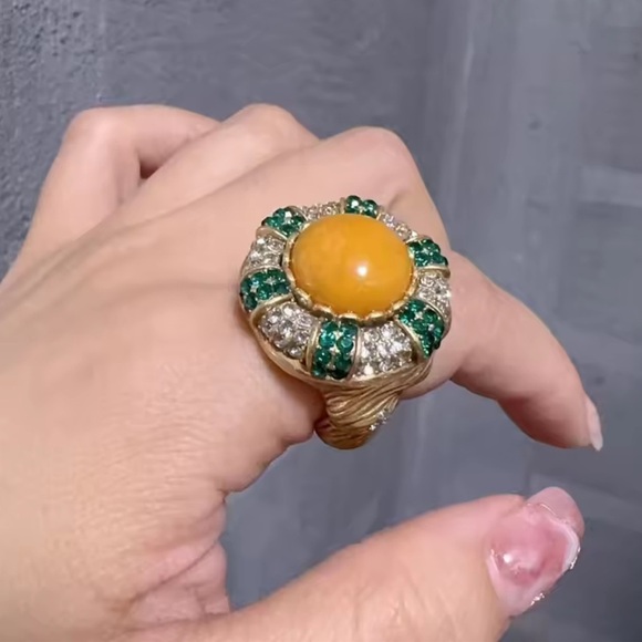 Collector’s Cabochon Ring Bold Amber Center Emerald & Diamond Timeless Elegance - Picture 7 of 10